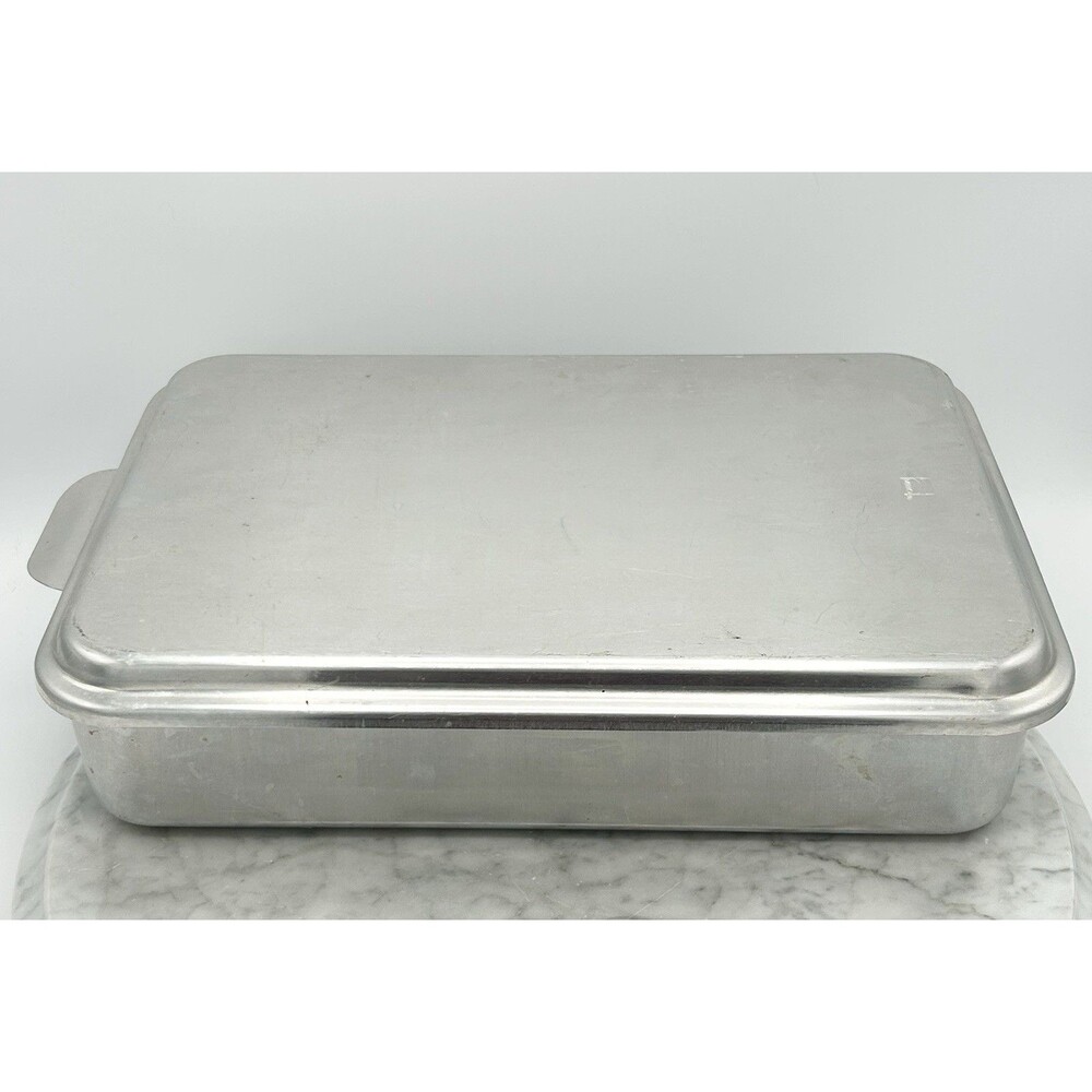 Vintage Mirro 9 x 13 Aluminum Cake Lasagna Pan With Snap On Lid Baking